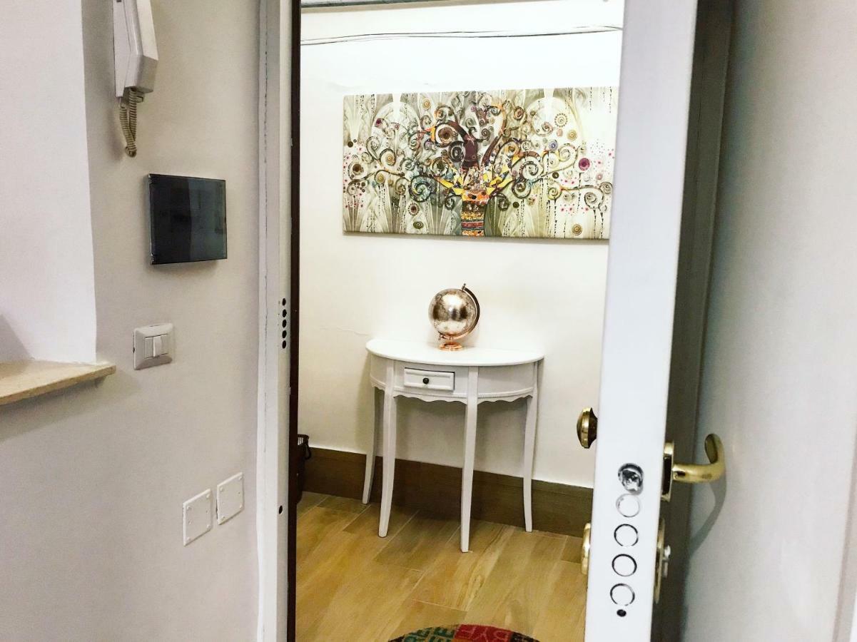 Casa G&G Pignasecca 2 Nel Cuore Di Napoli ภายนอก รูปภาพ